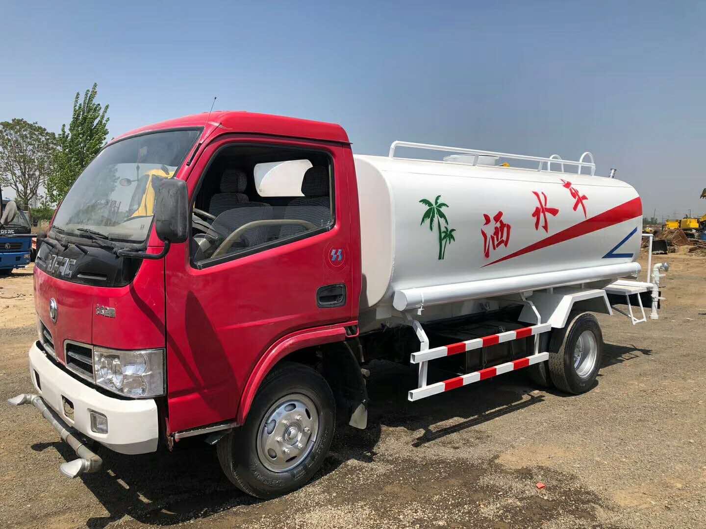 东风金霸5吨洒水车